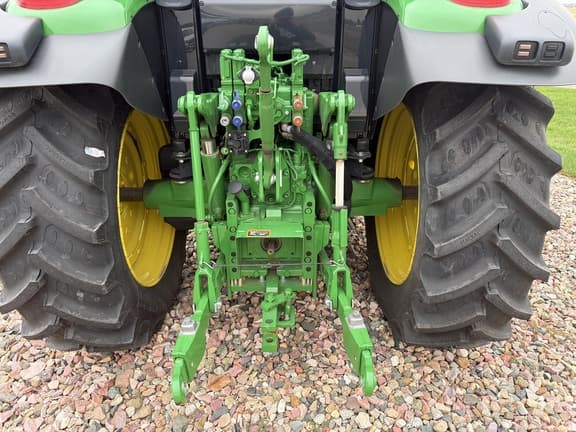 Image of John Deere 6110M equipment image 2