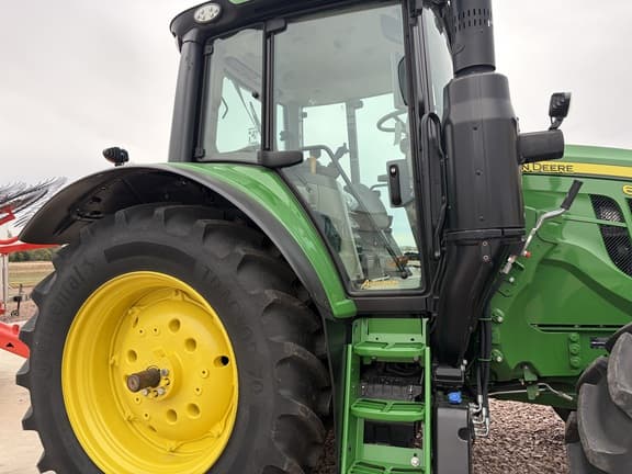 Image of John Deere 6110M equipment image 1