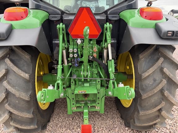 Image of John Deere 6110M equipment image 2