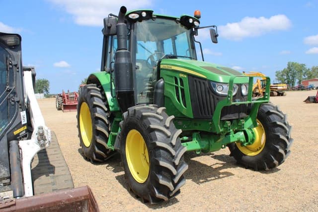 Image of John Deere 6110M equipment image 3