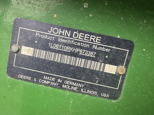 Image of John Deere 6110R equipment image 4