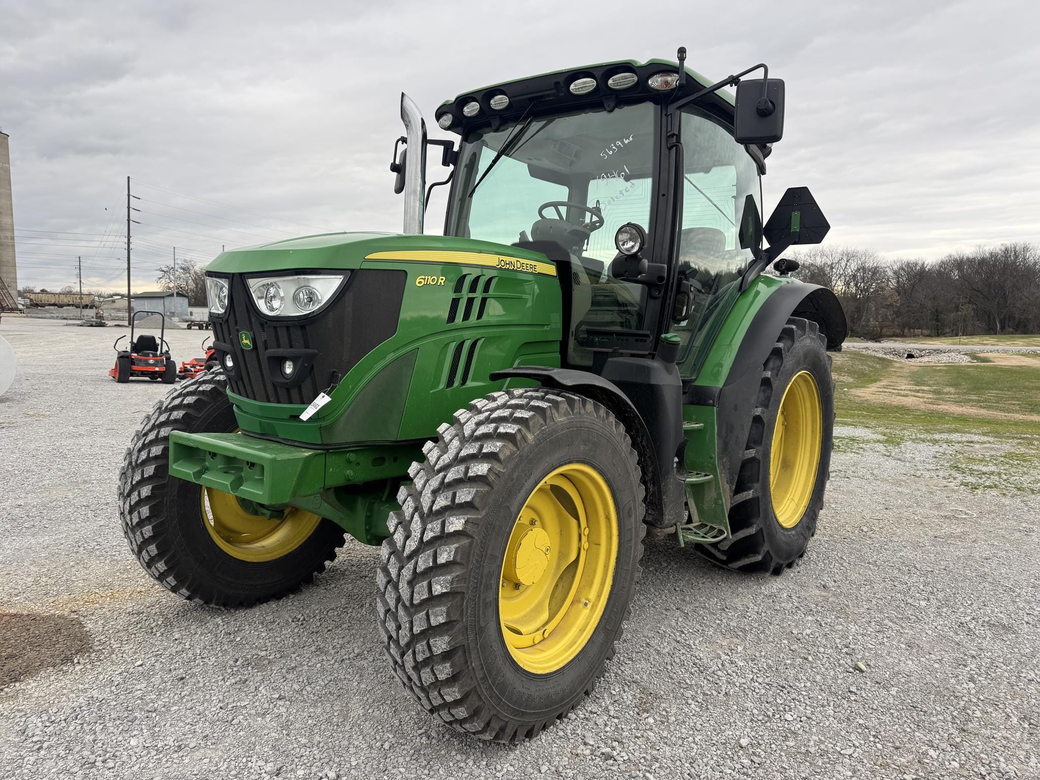 John Deere 6110R Equipment Image0