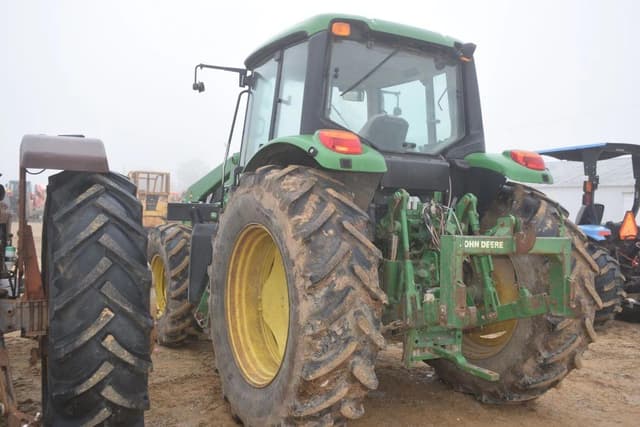 Image of John Deere 6115M equipment image 1
