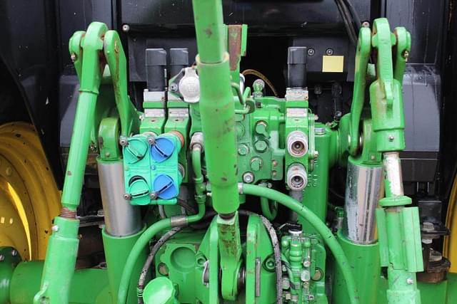 Image of John Deere 6115M equipment image 4