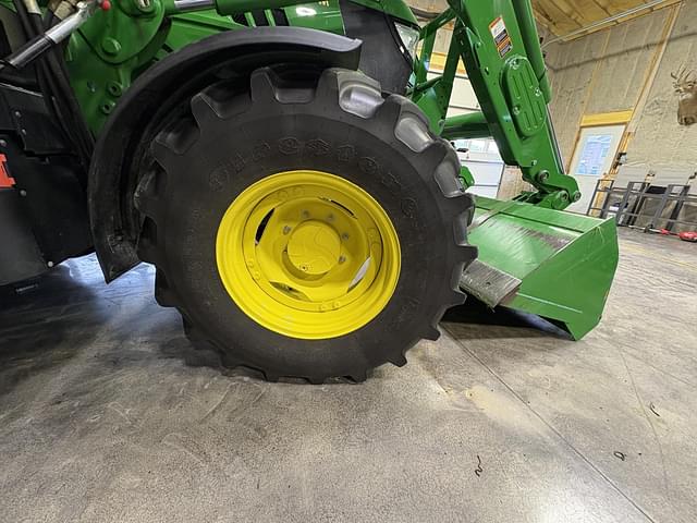 Image of John Deere 6115M equipment image 4