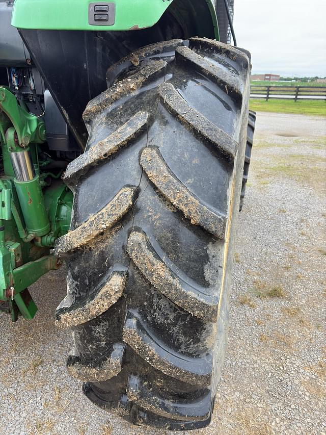 Image of John Deere 6115M equipment image 4