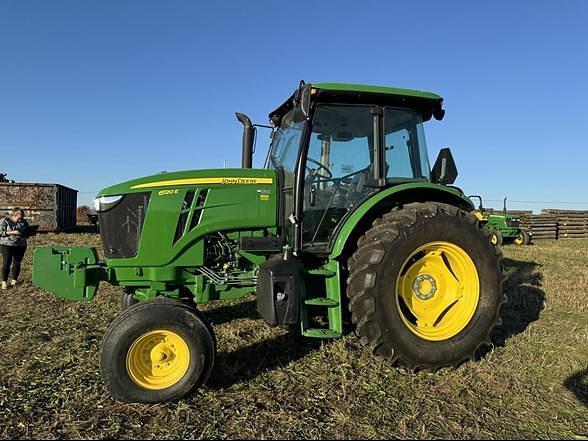 Image of John Deere 6120E equipment image 4