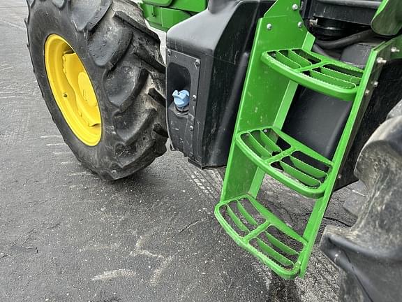 Image of John Deere 6120E equipment image 2