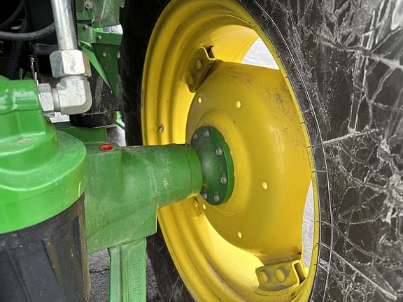 Image of John Deere 6120E equipment image 3