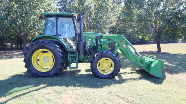 Image of John Deere 6120E equipment image 2