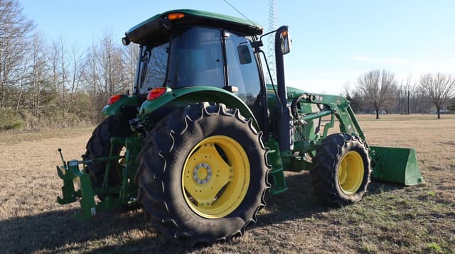 Image of John Deere 6120E equipment image 4