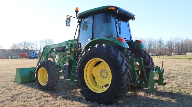 Image of John Deere 6120E equipment image 3