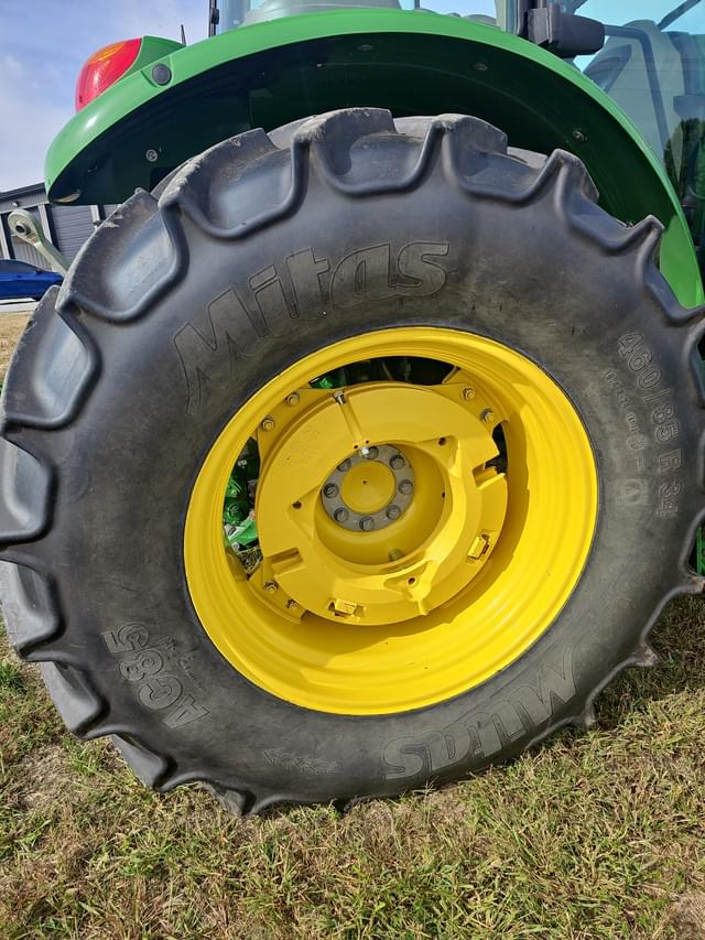 Image of John Deere 6120E equipment image 4