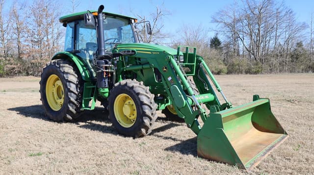 Image of John Deere 6120E equipment image 2