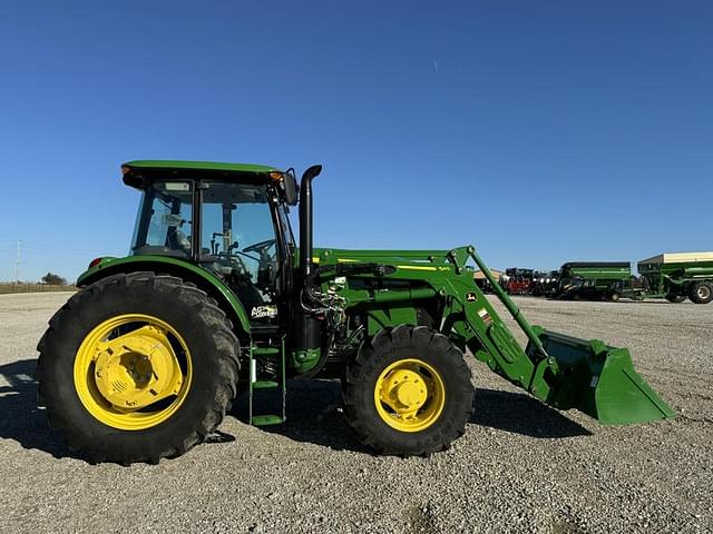 Image of John Deere 6120E equipment image 4