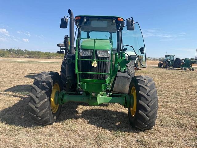 Image of John Deere 6120E equipment image 4