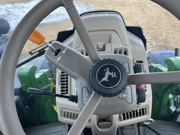 Image of John Deere 6120M equipment image 2