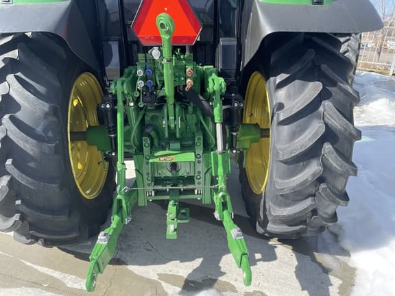 Image of John Deere 6120M equipment image 2