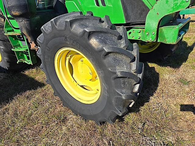 Image of John Deere 6120M equipment image 2