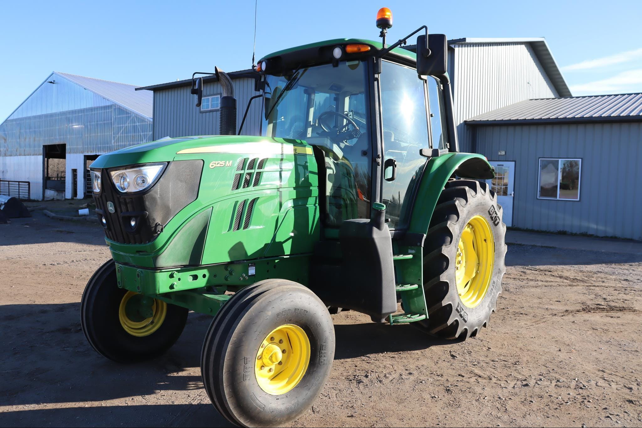 John Deere 6125M Equipment Image0