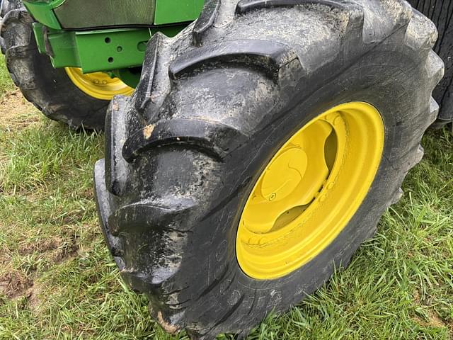 Image of John Deere 6125M equipment image 1
