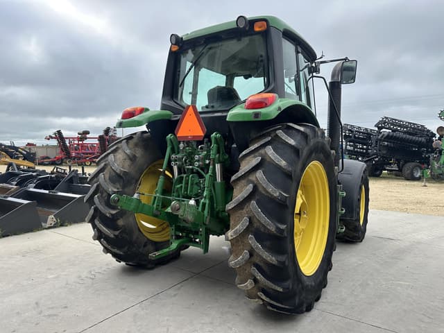 Image of John Deere 6125M equipment image 2