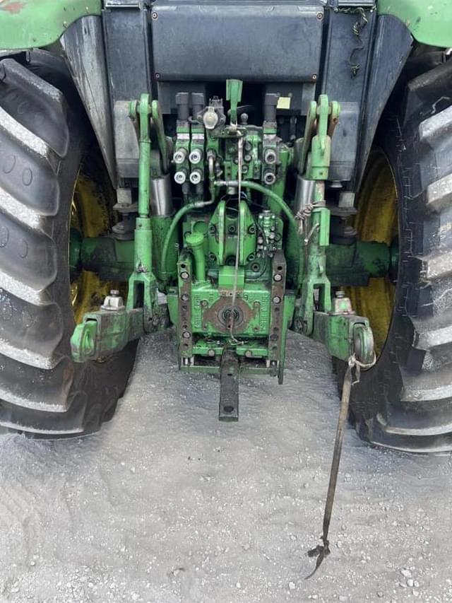 Image of John Deere 6125M equipment image 2
