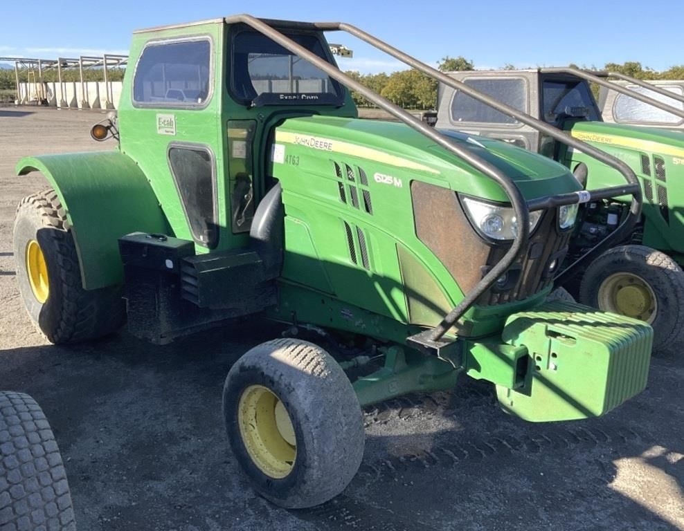 John Deere 6125M Equipment Image0