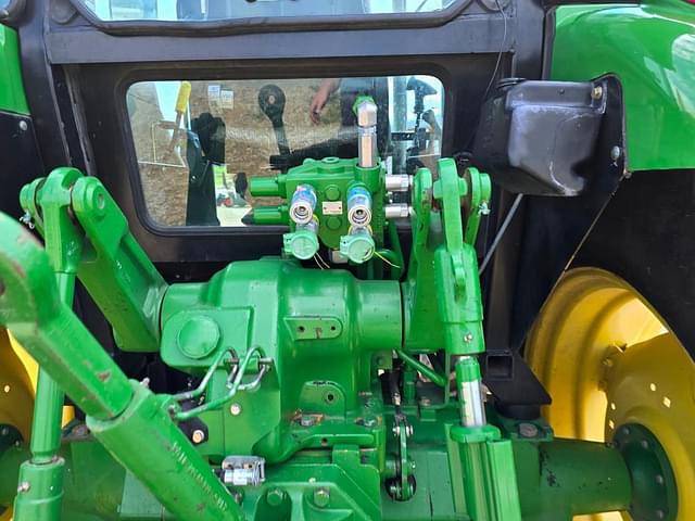 Image of John Deere 6130D equipment image 3