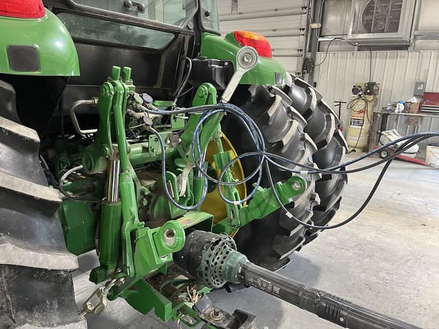 Image of John Deere 6130D equipment image 3