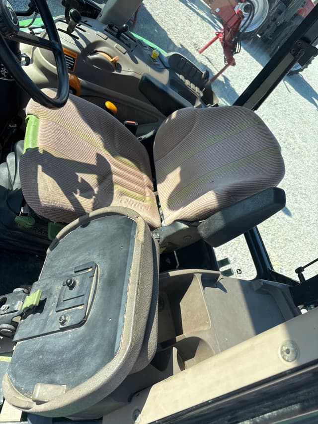 Image of John Deere 6130D equipment image 2