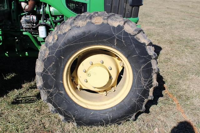 Image of John Deere 6130D equipment image 4