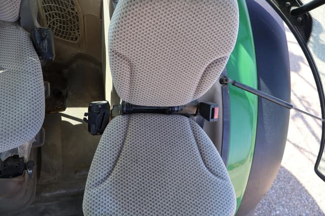 Image of John Deere 6130R equipment image 4