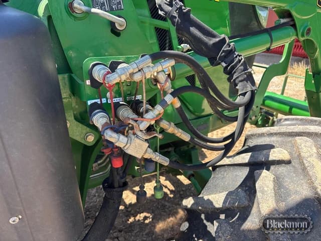 Image of John Deere 6135E equipment image 4