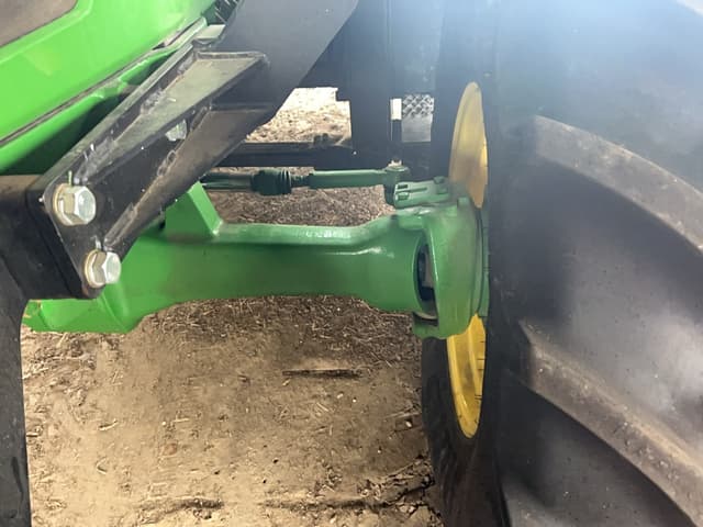 Image of John Deere 6135E equipment image 3