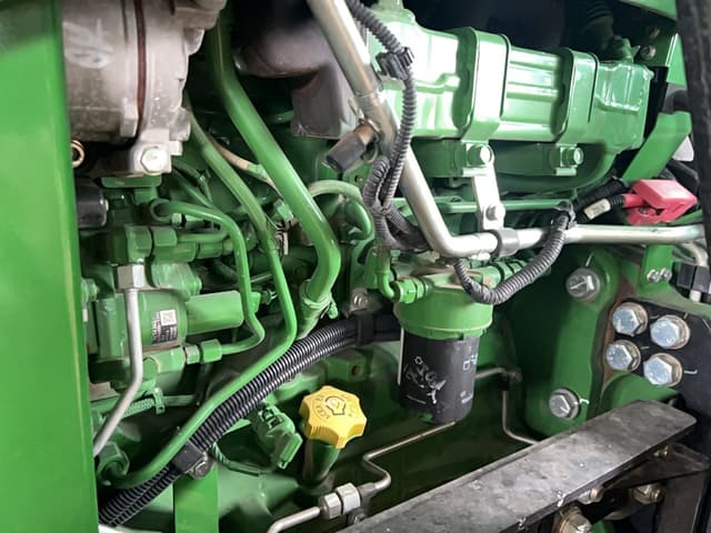Image of John Deere 6135E equipment image 4