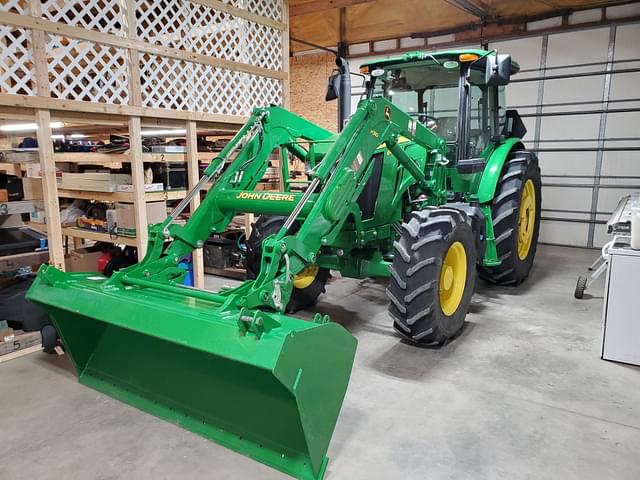 Image of John Deere 6135E equipment image 1