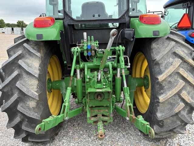 Image of John Deere 6135E equipment image 4
