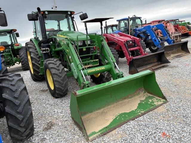 Image of John Deere 6135E equipment image 1