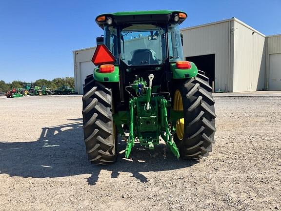 Image of John Deere 6135E equipment image 4