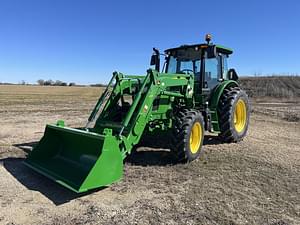 John Deere 6135E Image