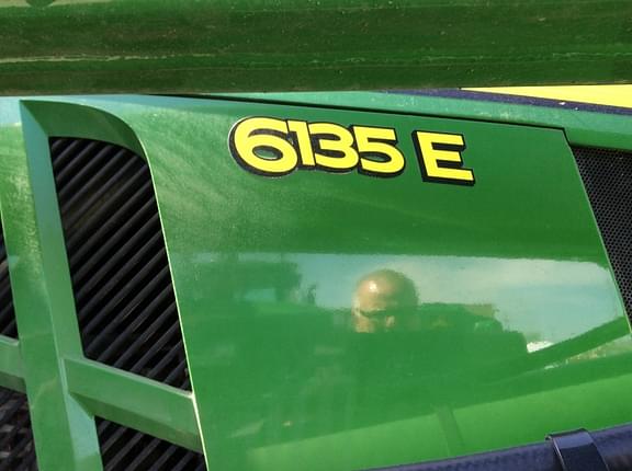 Image of John Deere 6135E equipment image 4