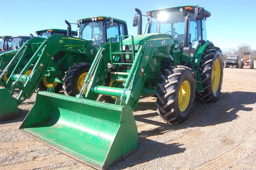 John Deere 6135E Equipment Image0