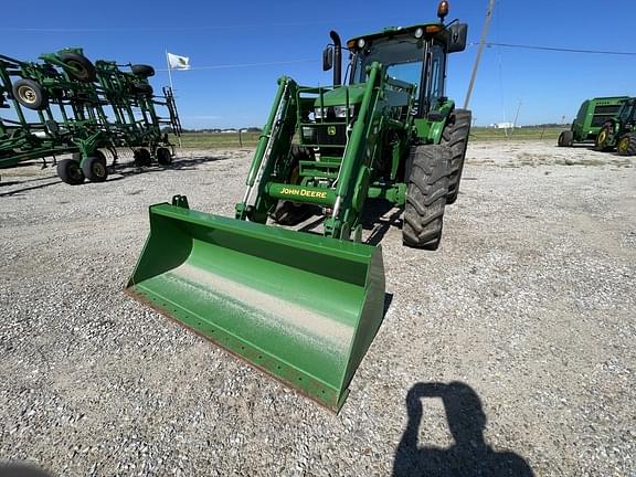 Image of John Deere 6135E equipment image 4