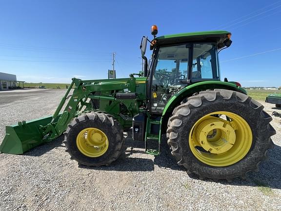 Image of John Deere 6135E equipment image 2