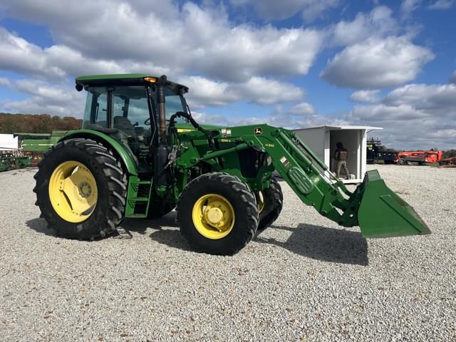 Image of John Deere 6135E equipment image 4