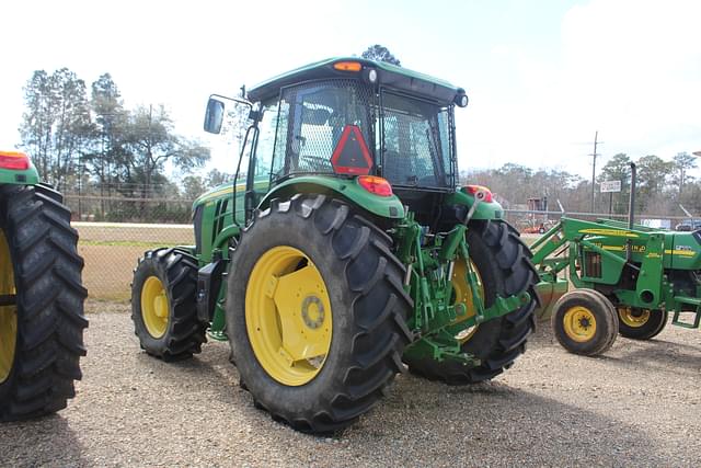 Image of John Deere 6135E equipment image 3