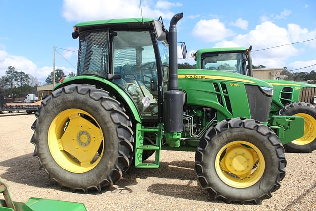 Image of John Deere 6135E equipment image 1