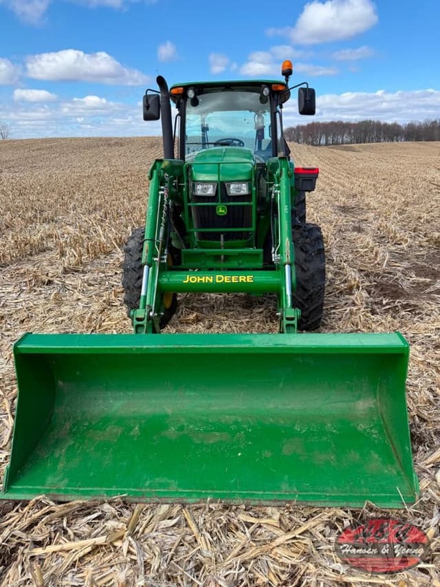Image of John Deere 6135E equipment image 3