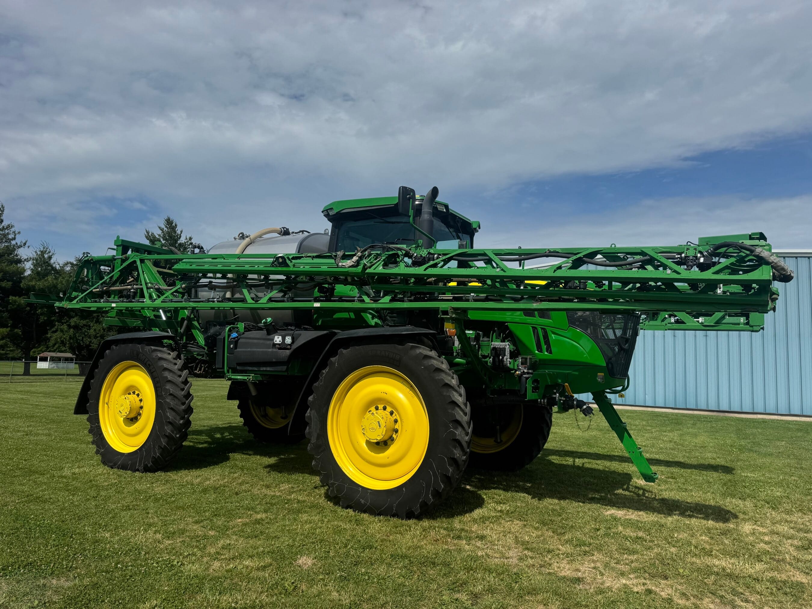 2023 John Deere 616R Equipment Image0